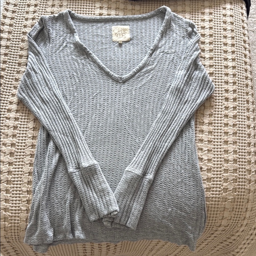 Light Gray V-Neck Knit Long Sleeve T-Shirt.